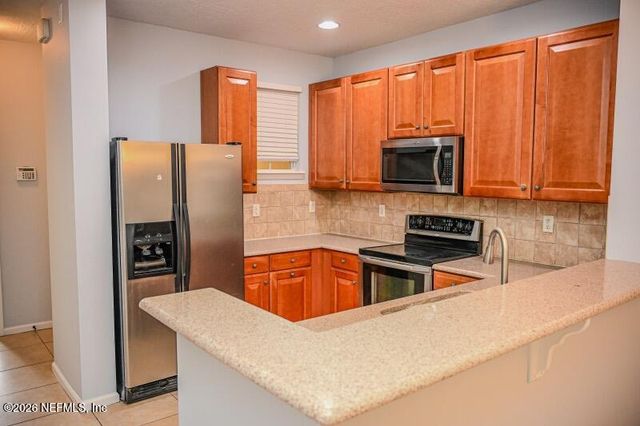 2391 WHITE SANDS Drive, Jacksonville, FL 32216