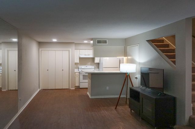 2110 Wilcrest Drive 147, Houston, TX 77042