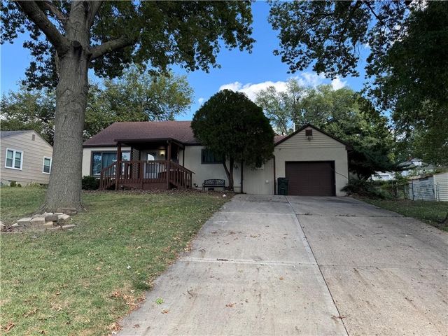 1305 Lawrence Avenue, Leavenworth, KS 66048