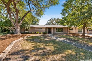 106 Briarcliff, Castle Hills, TX 78213