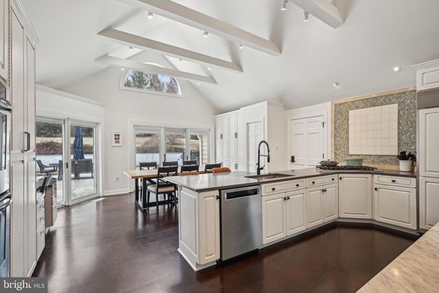 38 DUNMINNING RD, Newtown Square, PA 19073