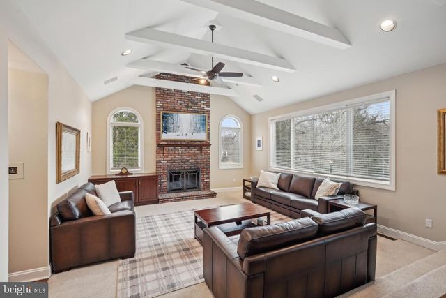 38 DUNMINNING RD, Newtown Square, PA 19073