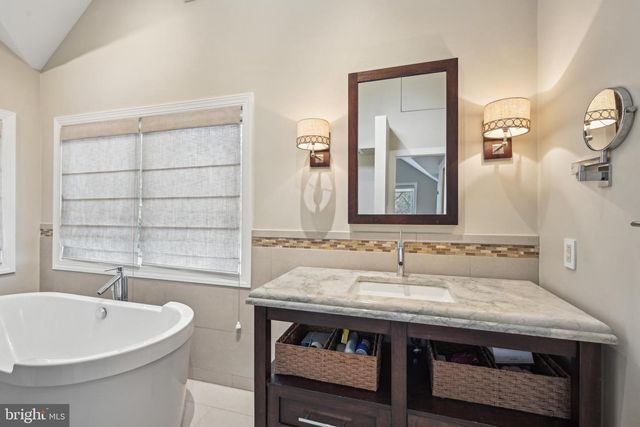 38 DUNMINNING RD, Newtown Square, PA 19073