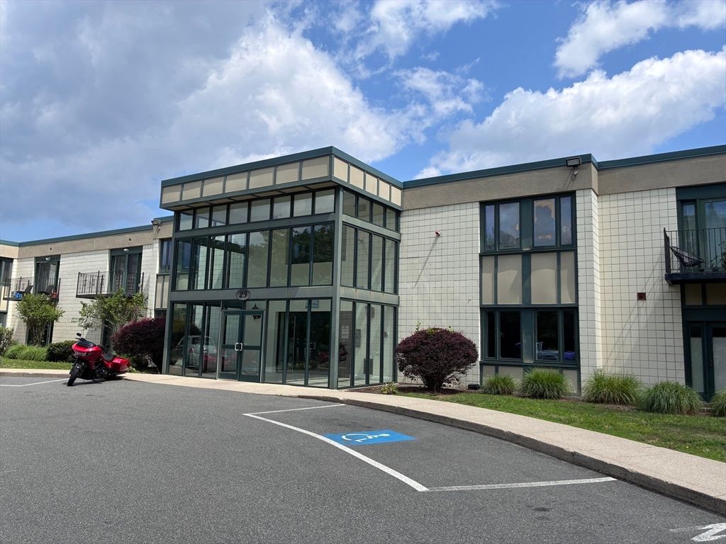 25 Alpine St 7, Boston, MA 02136