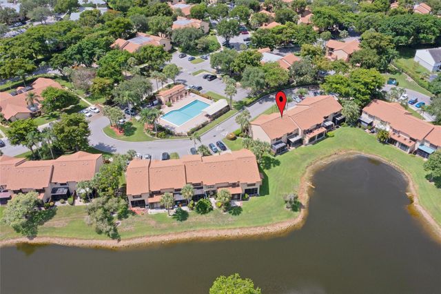 3966 E Cocoplum Cir E, Pompano Beach, FL 33063