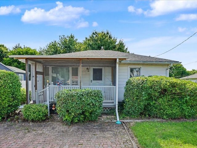 810 12th Street W, Milan, IL 61264
