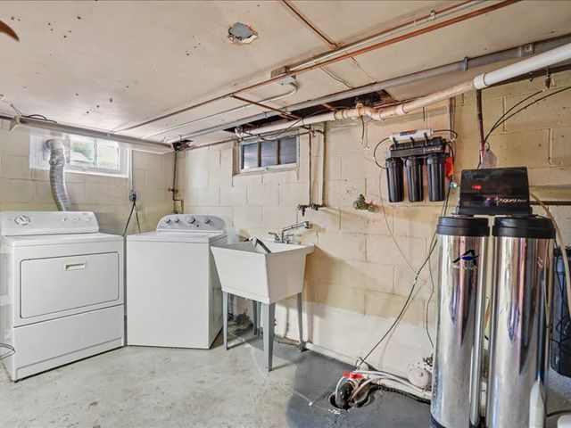 810 12th Street W, Milan, IL 61264