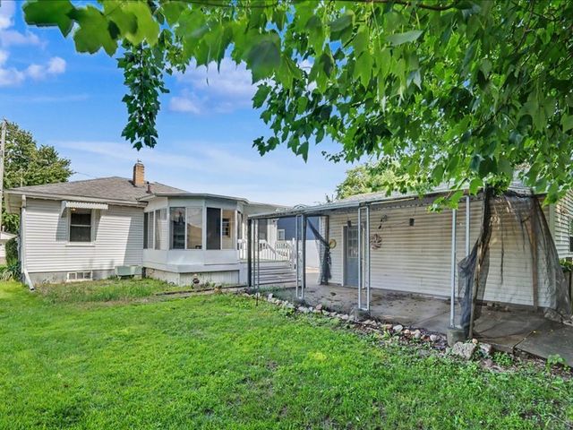 810 12th Street W, Milan, IL 61264