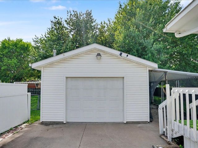 810 12th Street W, Milan, IL 61264