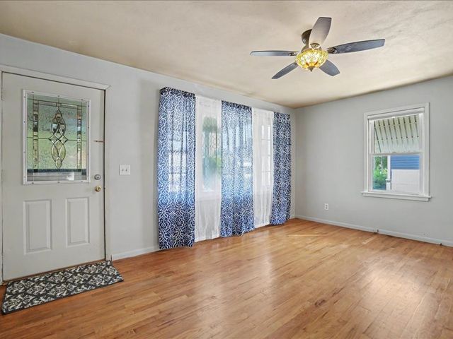 810 12th Street W, Milan, IL 61264