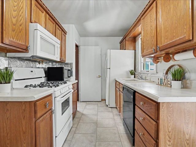 810 12th Street W, Milan, IL 61264