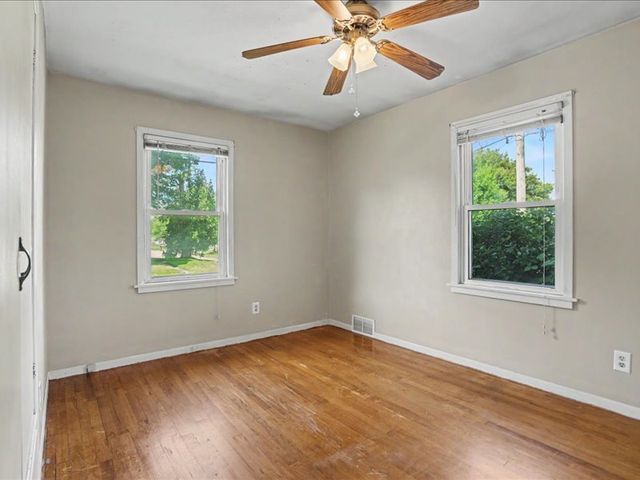 810 12th Street W, Milan, IL 61264