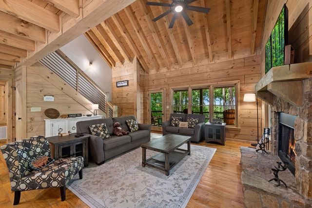 391 Little Bushy Head Road, Blue Ridge, GA 30513