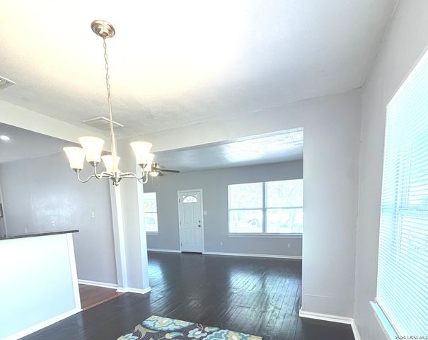 1214 W Winnipeg, San Antonio, TX 78225