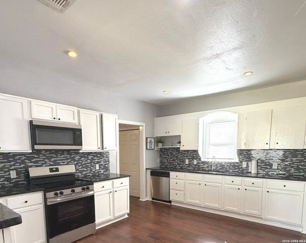 1214 W Winnipeg, San Antonio, TX 78225