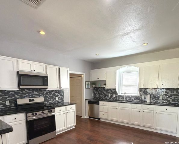 1214 W Winnipeg, San Antonio, TX 78225