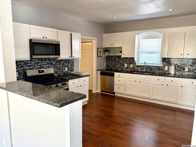 1214 W Winnipeg, San Antonio, TX 78225