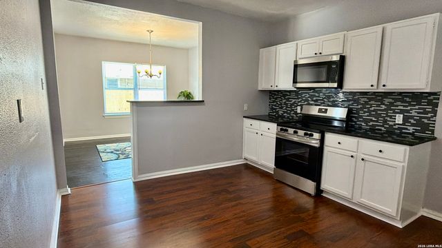 1214 W Winnipeg, San Antonio, TX 78225