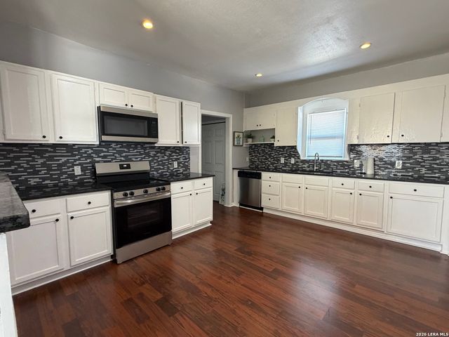 1214 W Winnipeg, San Antonio, TX 78225