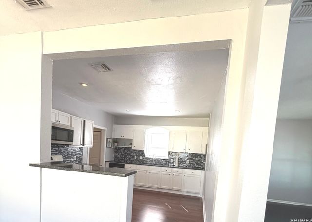 1214 W Winnipeg, San Antonio, TX 78225