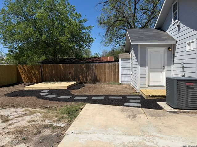 1214 W Winnipeg, San Antonio, TX 78225