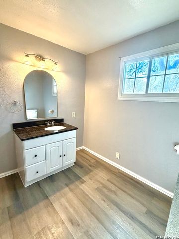 1214 W Winnipeg, San Antonio, TX 78225