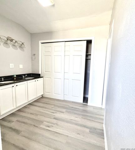 1214 W Winnipeg, San Antonio, TX 78225