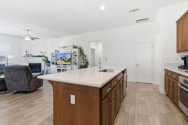 1104 Basalt Dr, Los Banos, CA 93635