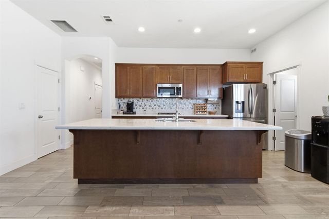 1104 Basalt Dr, Los Banos, CA 93635