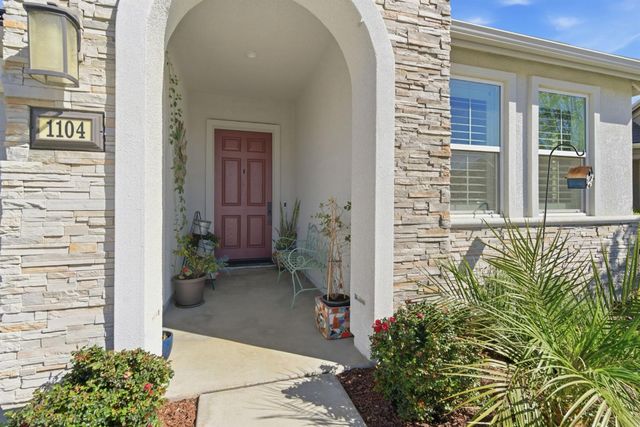 1104 Basalt Dr, Los Banos, CA 93635