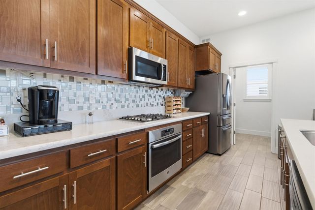 1104 Basalt Dr, Los Banos, CA 93635