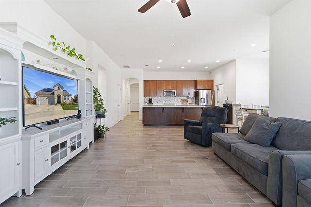 1104 Basalt Dr, Los Banos, CA 93635