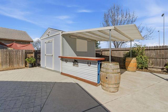 1104 Basalt Dr, Los Banos, CA 93635