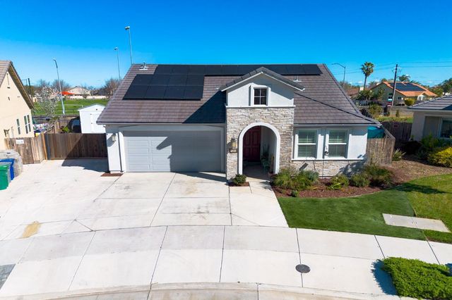 1104 Basalt Dr, Los Banos, CA 93635