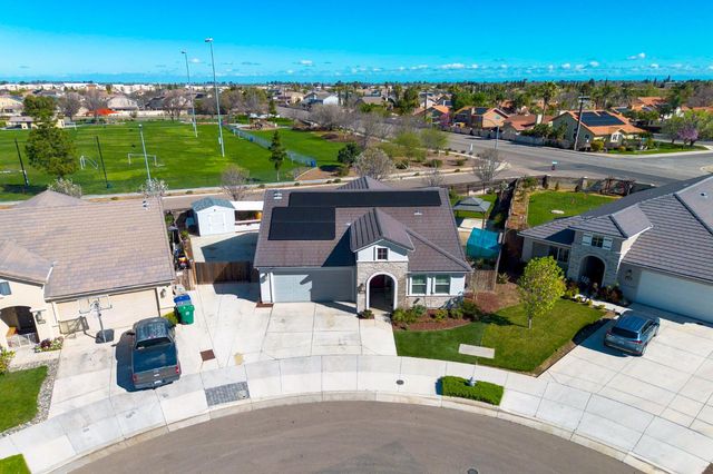 1104 Basalt Dr, Los Banos, CA 93635