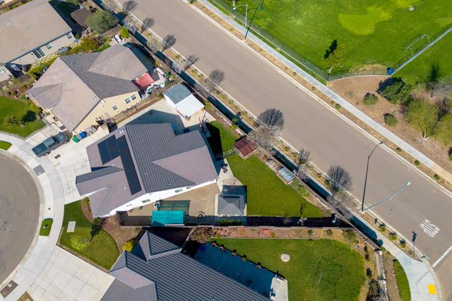 1104 Basalt Dr, Los Banos, CA 93635