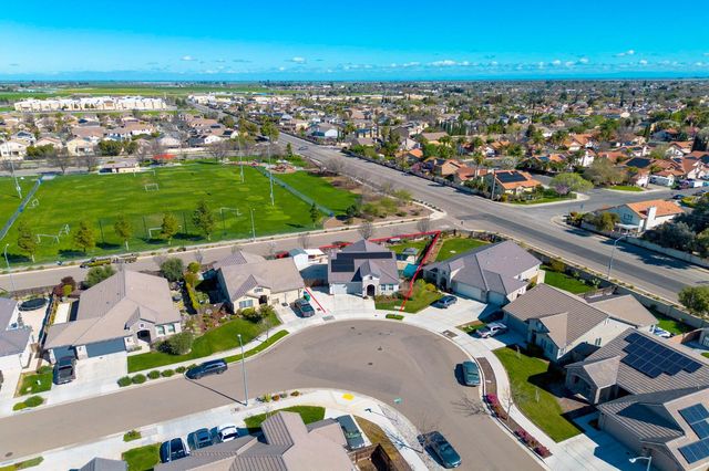 1104 Basalt Dr, Los Banos, CA 93635