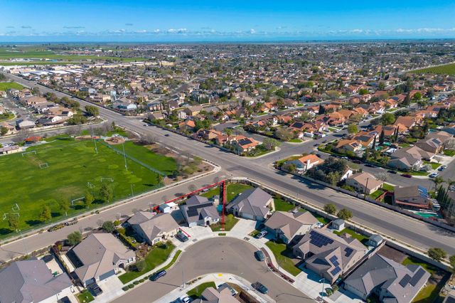 1104 Basalt Dr, Los Banos, CA 93635