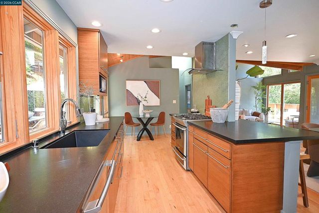 817 Mariposa Rd, Lafayette, CA 94549