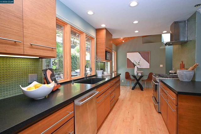 817 Mariposa Rd, Lafayette, CA 94549