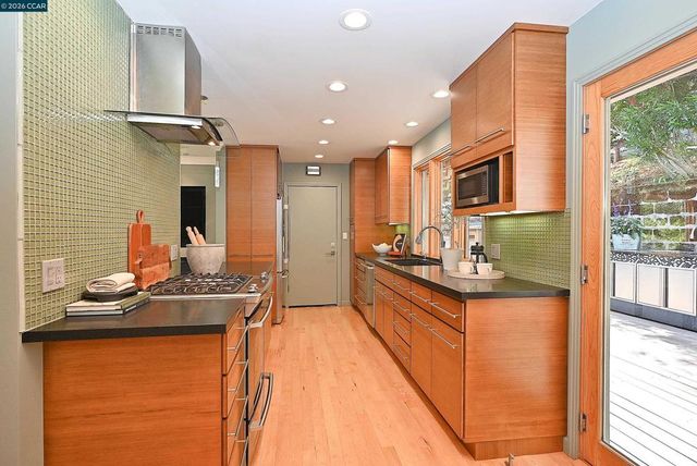 817 Mariposa Rd, Lafayette, CA 94549