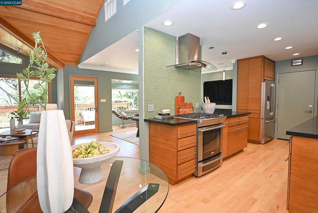 817 Mariposa Rd, Lafayette, CA 94549