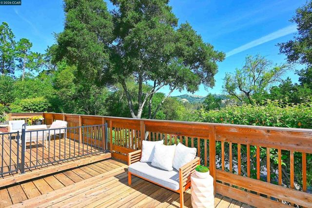 817 Mariposa Rd, Lafayette, CA 94549