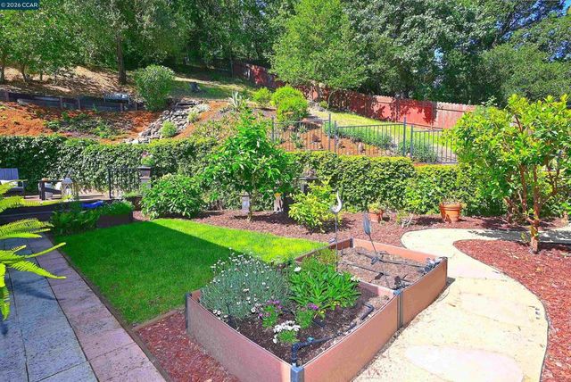 817 Mariposa Rd, Lafayette, CA 94549