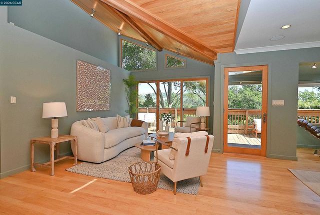 817 Mariposa Rd, Lafayette, CA 94549