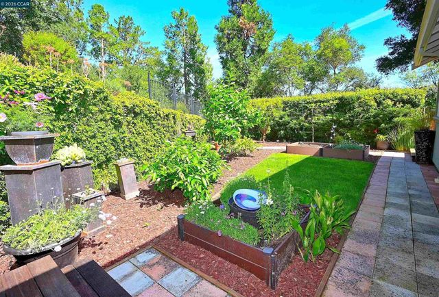 817 Mariposa Rd, Lafayette, CA 94549