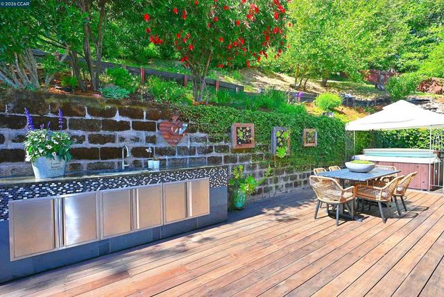 817 Mariposa Rd, Lafayette, CA 94549
