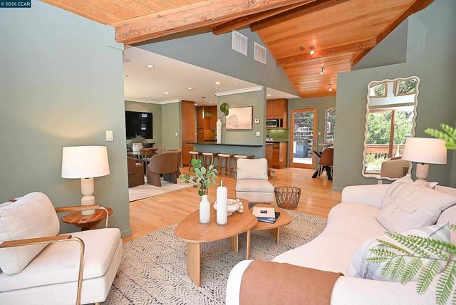 817 Mariposa Rd, Lafayette, CA 94549