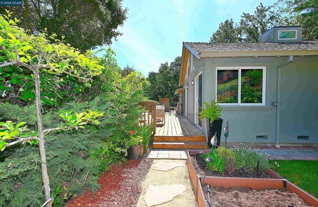 817 Mariposa Rd, Lafayette, CA 94549