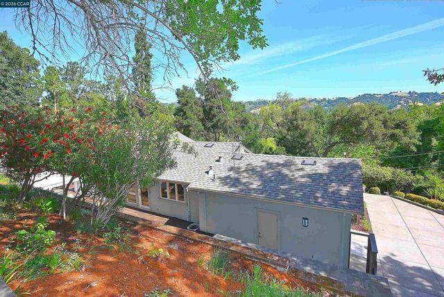 817 Mariposa Rd, Lafayette, CA 94549